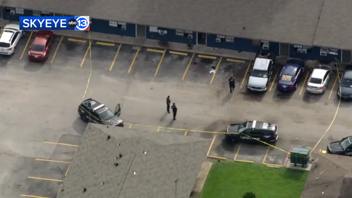 Shooter detained, woman dead after shooting in northeast Houston, HPD says