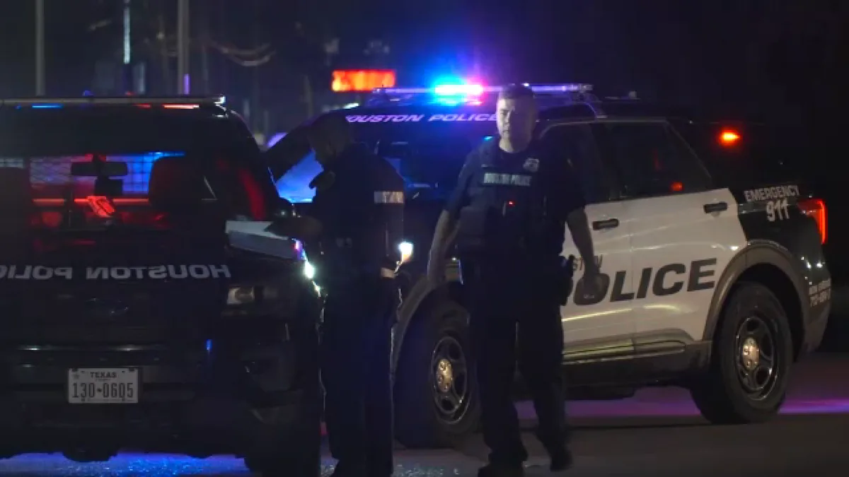 Driver wanted after killing man in wheelchair in hit-and-run crash in SE Houston, police say