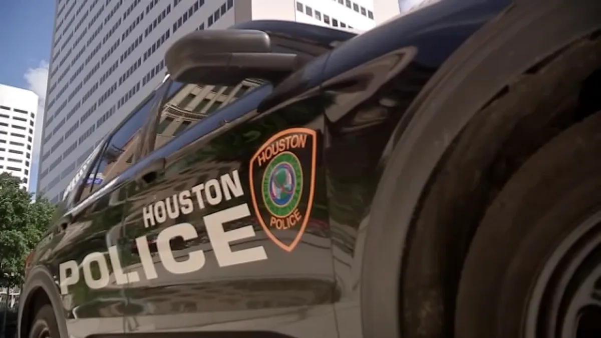 Houston Police Officer indicted on sexual assault of a child under 14, court records show