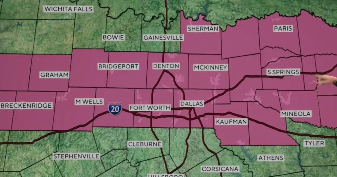 Heavy rain, damaging winds and lightning move into North Texas