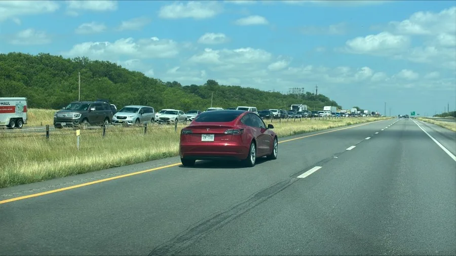 Rollover crash slows traffic in Callahan County