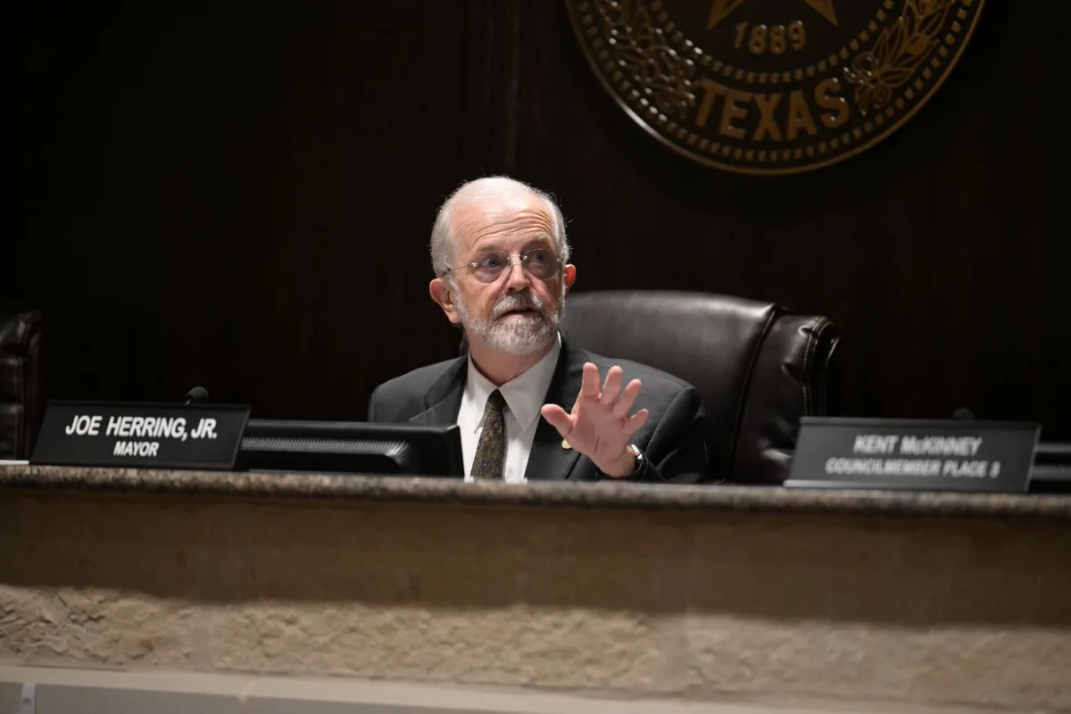 City council approves contract to start rebuild at Louise Hays