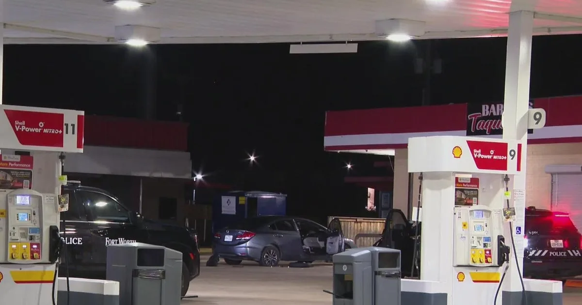 1 injured in shooting at Burleson convenience store; suspect arrested after firing shots near scene, police say