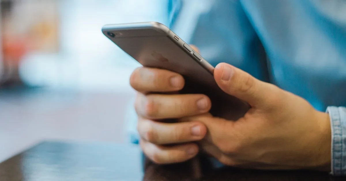 Total Wireless employee arrested for sending customer's nudes to his own phone: affidavit