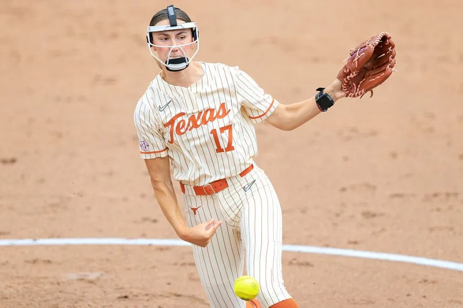 Kavan, Stewart dominate as Texas heads to Super Regionals
