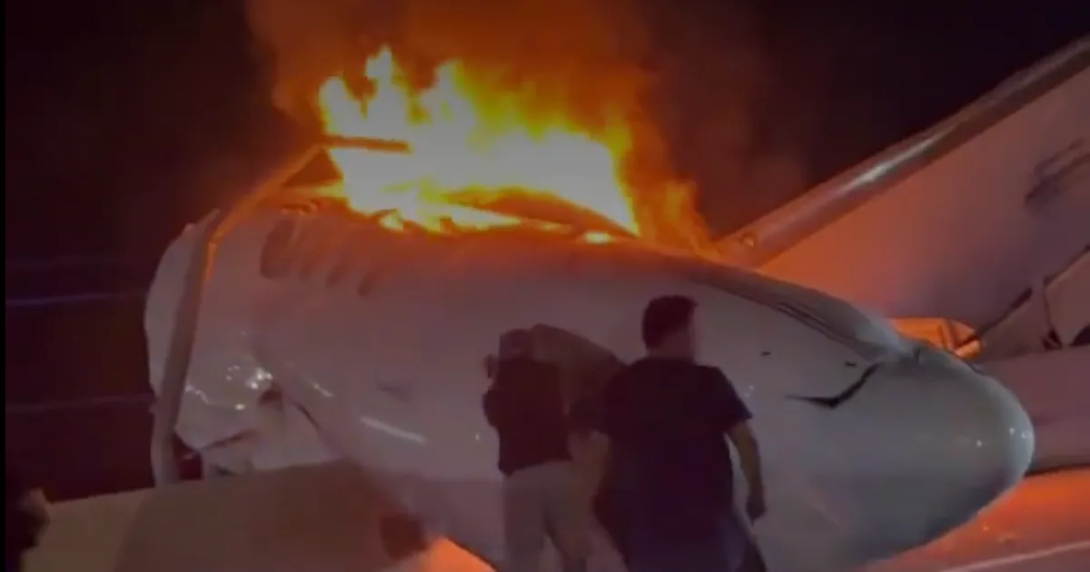 South Texas motorists use sledgehammers, shovels to rescue survivors of fiery plane crash