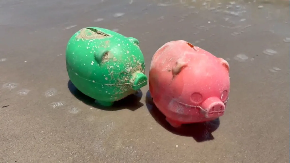 Dozens of floating piggy banks blanket South Texas beaches