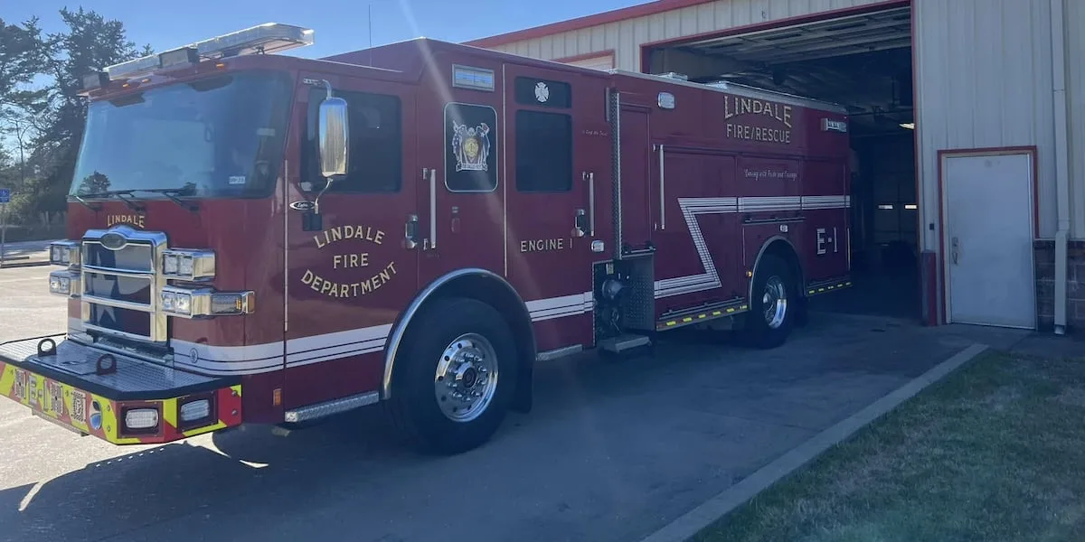 Firefighter hurt on emergency call, Lindale Fire Department says