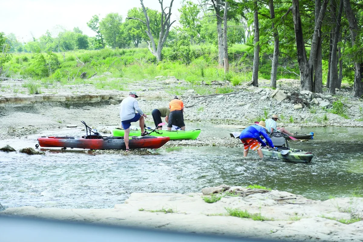 Locals paddle to keep Texas rivers clean