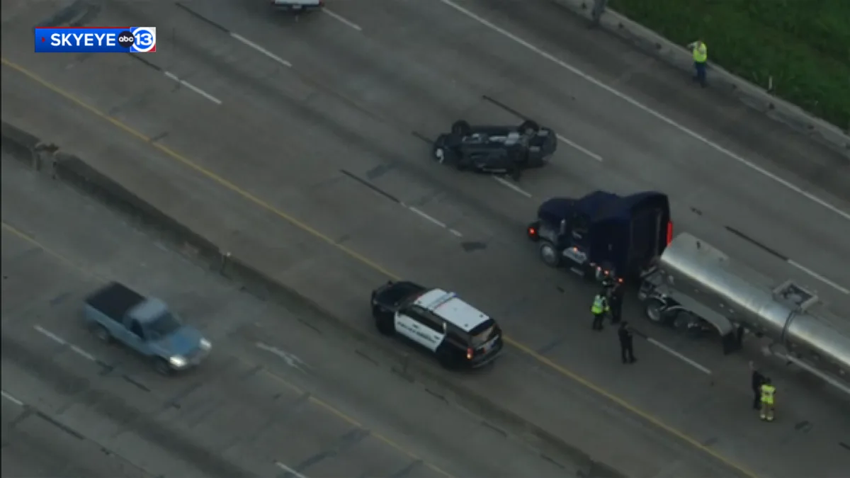 13 Alert Traffic: Rollover crash blocking SH 225 westbound before Independence Parkway: TranStar