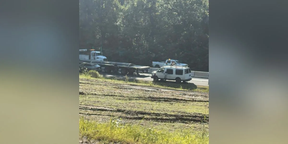 5-year-old girl, parents killed in crash involving 2 semitrucks