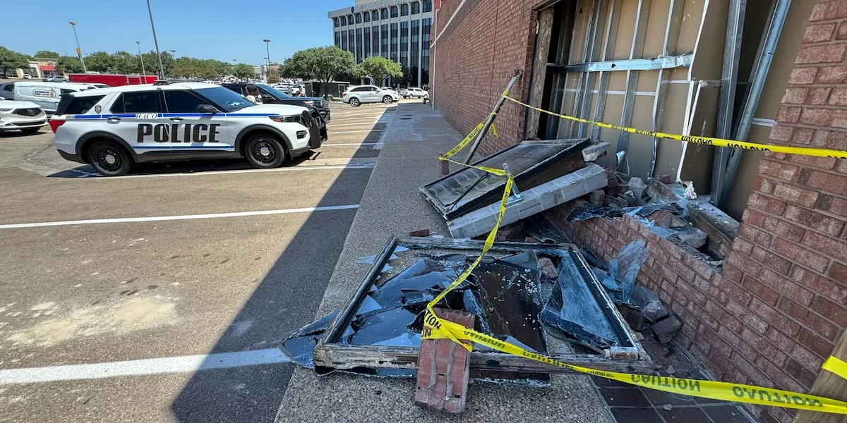 Car crashes into Waco restaurant; no injuries reported