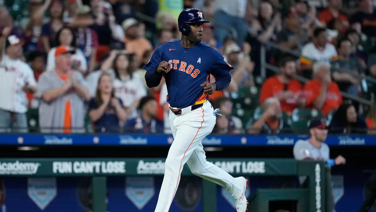 Alvarez hits AL-leading 25th homer, Astros beat Guardians 2-1