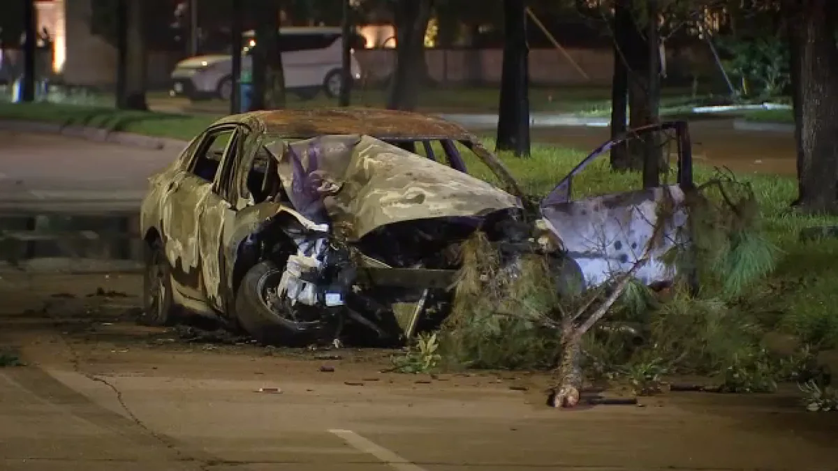 Passenger killed, driver hospitalized after losing control and hitting tree on Memorial Drive: HPD