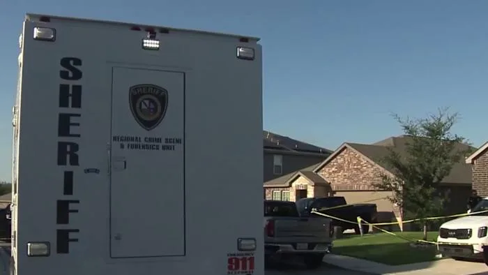 Neighbors looking for answers after man found dead, woman injured in far West Side home
