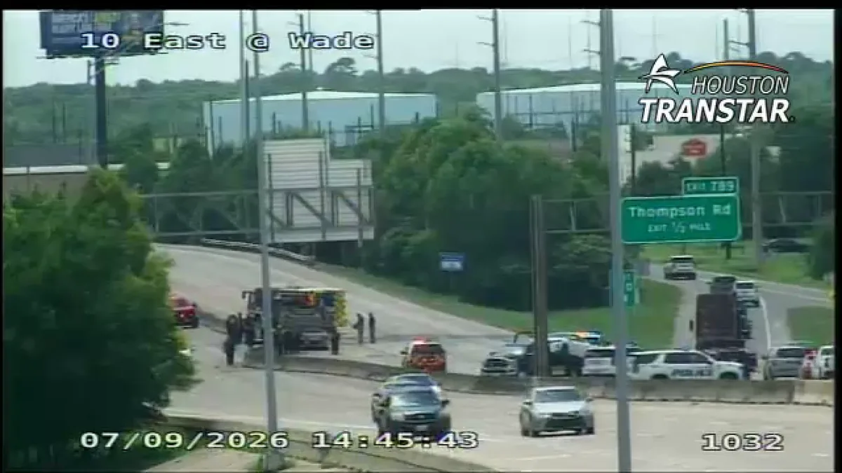 All westbound lanes on East Freeway at Thompson Road shut down after crash, HCSO deputies say