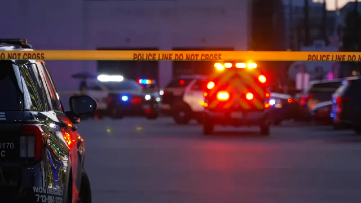 Suspect shot by HPD officers assaulted mother, took car moments before incident, police says