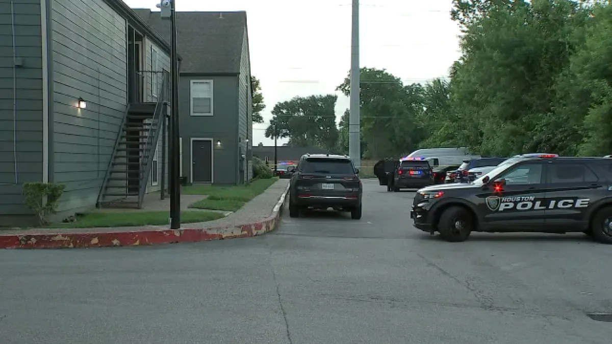 Woman on life support after being stabbed by her friend during fight, HPD says