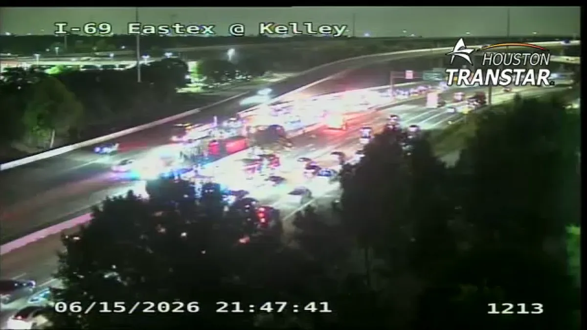 Big rig crash on IH-69 Eastex NB at Kelley St. closes multiple lanes, TranStar cameras show