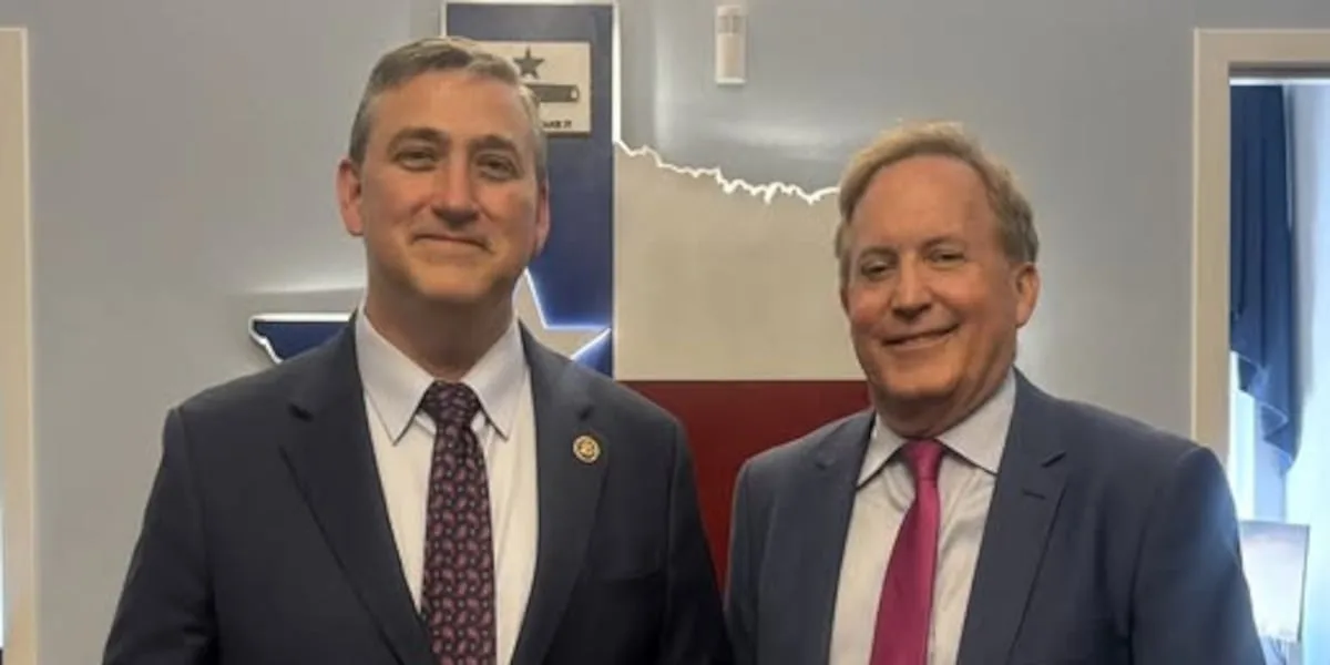 Moran meets with Paxton but won't offer personal endorsement