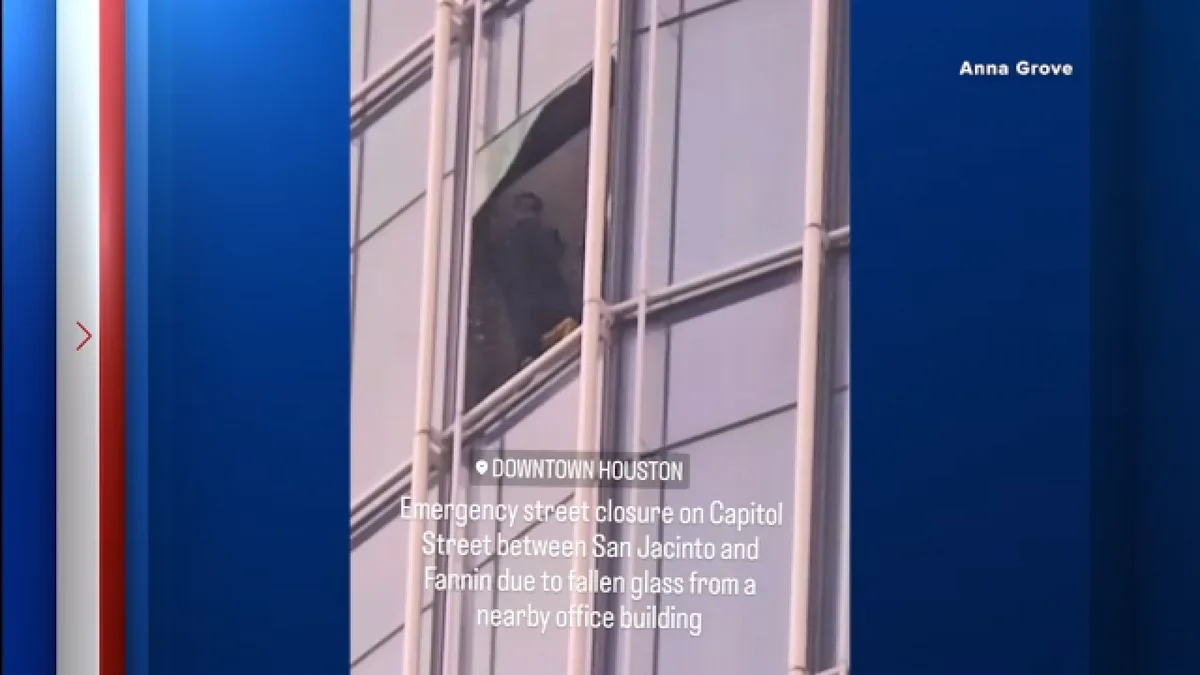 HPD responds to reports of falling glass from Downtown Houston office building