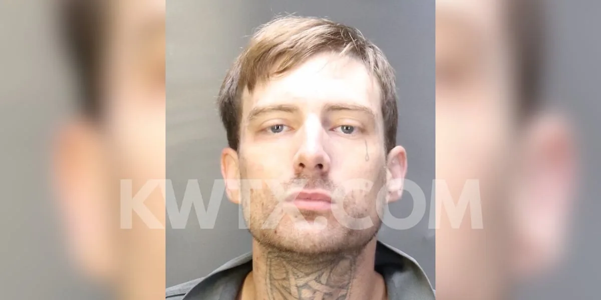 "I'll slice your face off": Woman says boyfriend attacked, restrained her on I-35