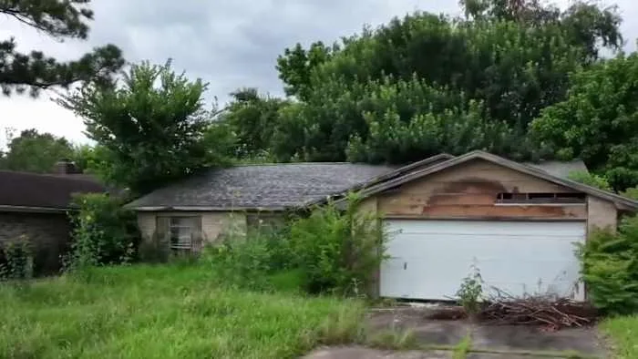 2 Helps You: Fort Bend County residents tired of neglected eyesore impacting their community without accountability