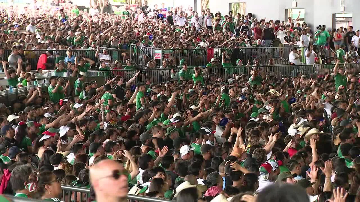Mexico becomes first country to reach knockout stage of World Cup, beating South Korea 1-0
